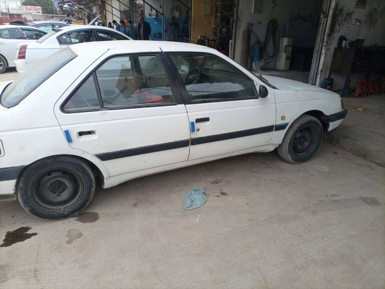 السلام عليكم بيجو 405للبيع  بدون راعي رقم كربلاء الماني موديل 2010 السياره يرادلها ترتيبات بسيطه كير نضيف مكينه بيها بخار مكان السياره بابل السعر 15وبي  مجال بسيط الاتصال ***********
