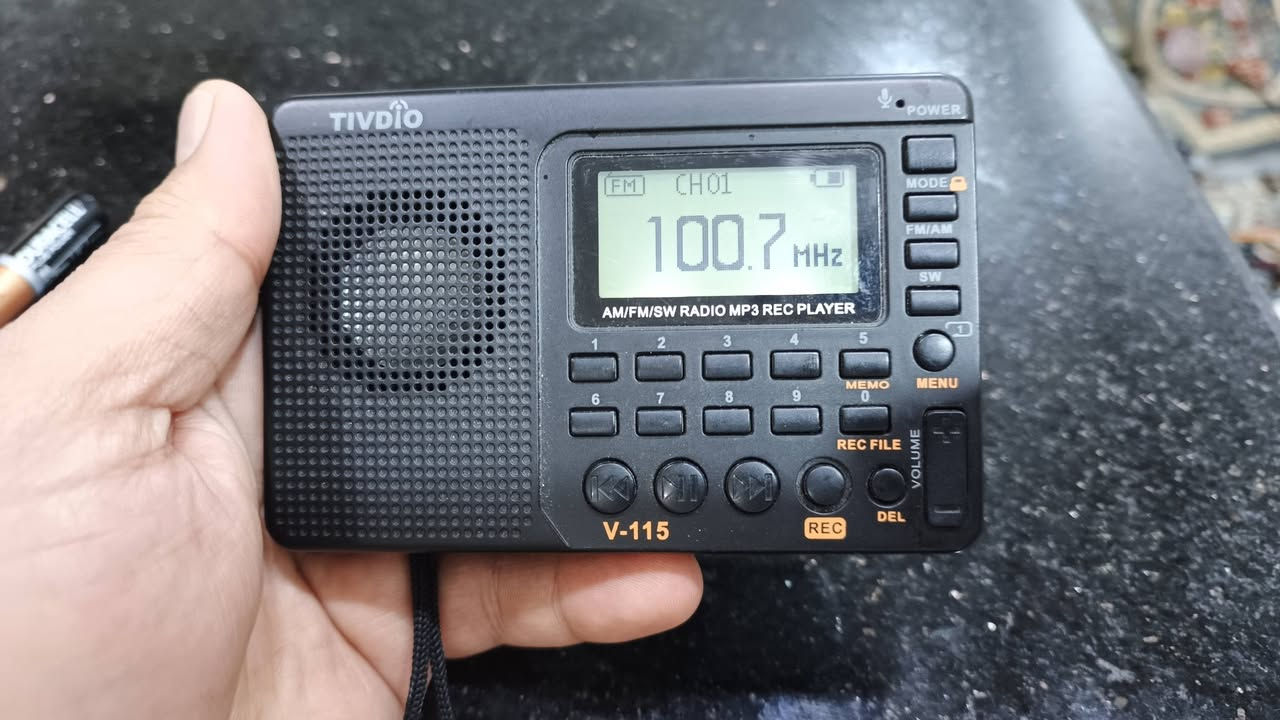 راديو رقمي باله انكليزية صناعه صينيه، شحن و امكانيه تسجيل الصوت من الاذاعات على الرام، صوته جداً عالي و مجسم ٤ موجات AM/FM/LW/SW.
20 الف


**إذا كنت صاحب هذا الإعلان وتريد حذفه لأي سبب، رجاءا أرسل رسالة إلى الدعم الفني**