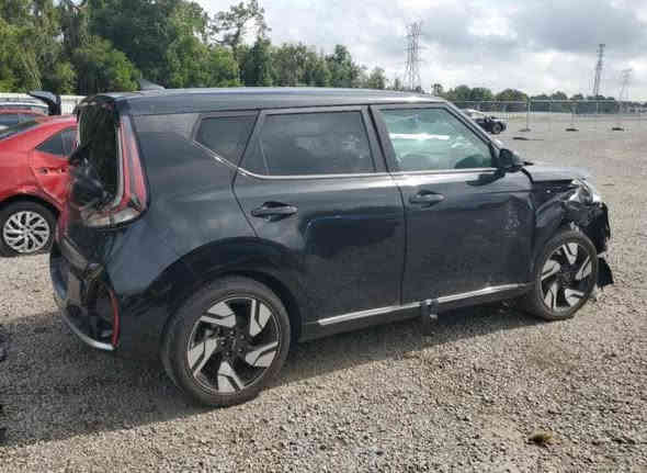 السلام عليكم أحبتي .. كيا صول موديل 23 فووول مواصفات جي تي لاين رقم بغداد الجديد باأسمي ماشيه 22ميل فقط مكاني بغداد حادثها موضح بالفيديو مع صور امريكا وصور السونار  السعر 162$   ما متواجد بالفيس 
للأتصال .. ***********
