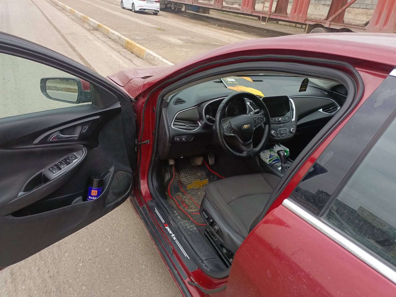 السلام عليكم ورحمه الله ،،،
ماليبو 2018 رقم دهوك مسطرة انكليزي 
السيارة بيها قطعتين تبديل ويمكن قطعتين صبغ
ما مسجل على الكوبون ،،، محرك وكير شرط 
السعر ، 95 وبيها مجال الطيبين
العنوان/موصل حي التأميم 
تلفون ،،،***********
سيارة حلوه مال بيت وجاهزة
