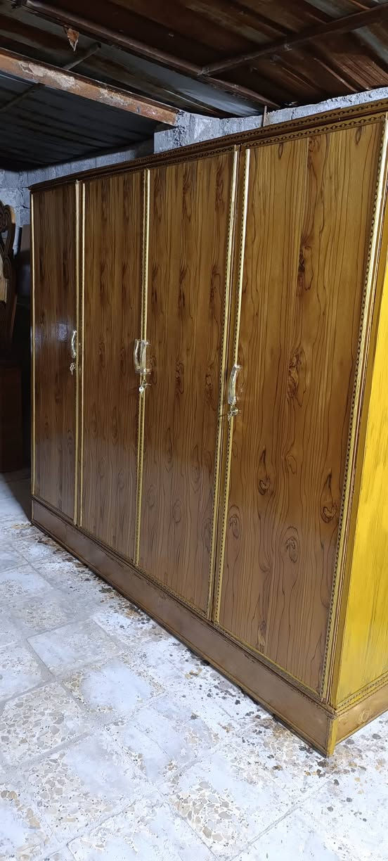 كنتورين للبيع نضيفات وتسكام المكان الشاميه السعر ب 250  الواحد وهذا رقمي ***********
