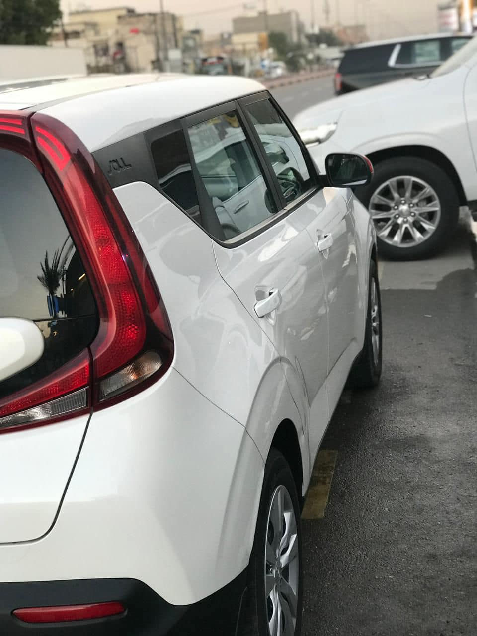 سلام عليكم كيا صول موديل2022ماشيه24ميل حادثها بنيد مبدل بدون دواخل كير ومحرك وصدر كله مكفول سياره جديده جدا المكان الشعب حي سومر شارع المدرس الرقم ***********
