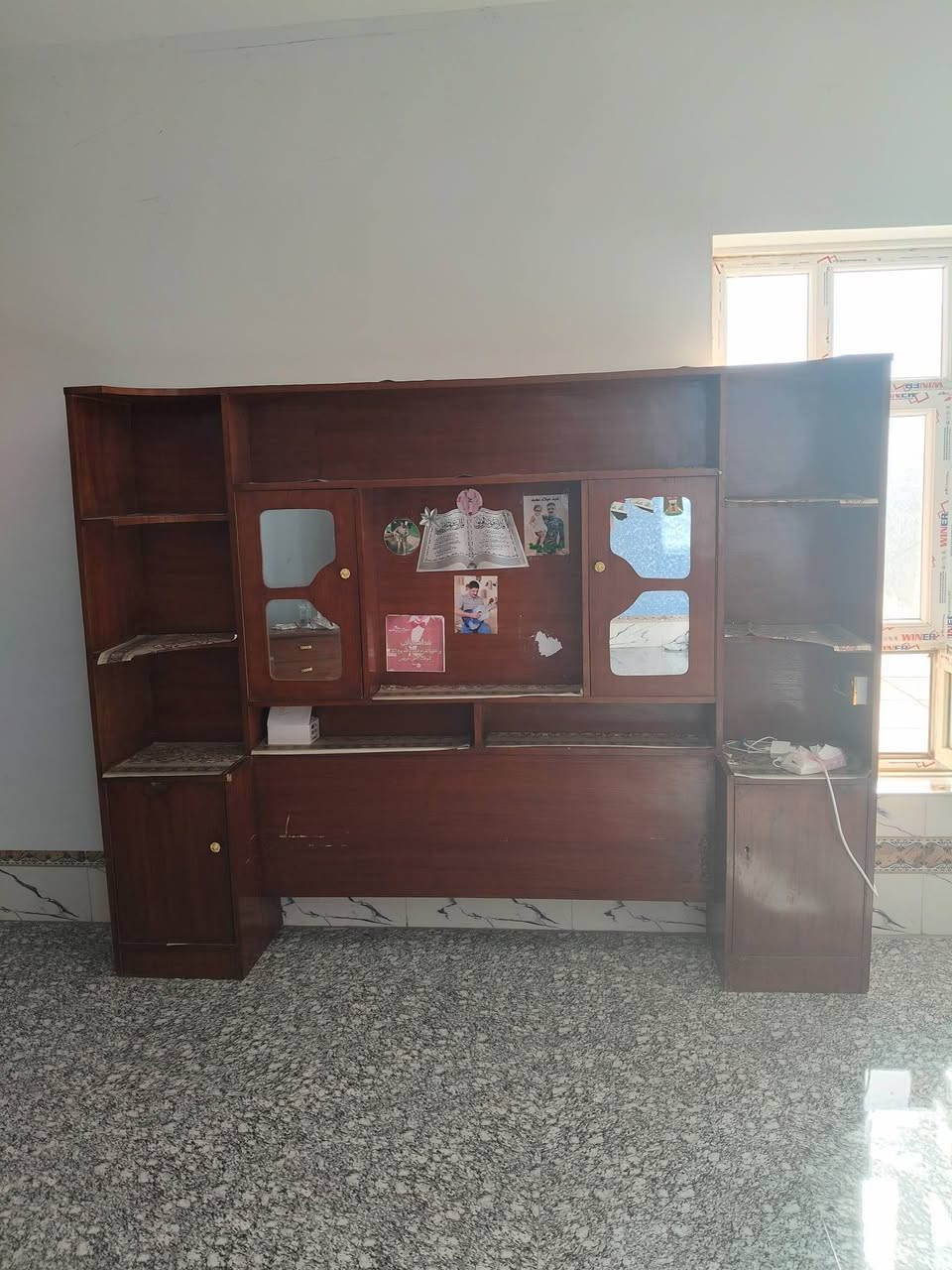 غرفه نوم حطاطه عراقيه كنتورها بابين يعني شبابيه مثل ما موضح بالصور سعرها 500 وبيها مجال للشراي 
‏‪***********‬‏
