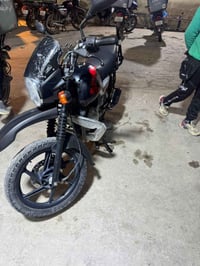 دراجه بوكسر للبيع مرقم 2023 رقم وسنويه كامله مكمله باقي بس استلام الوح...