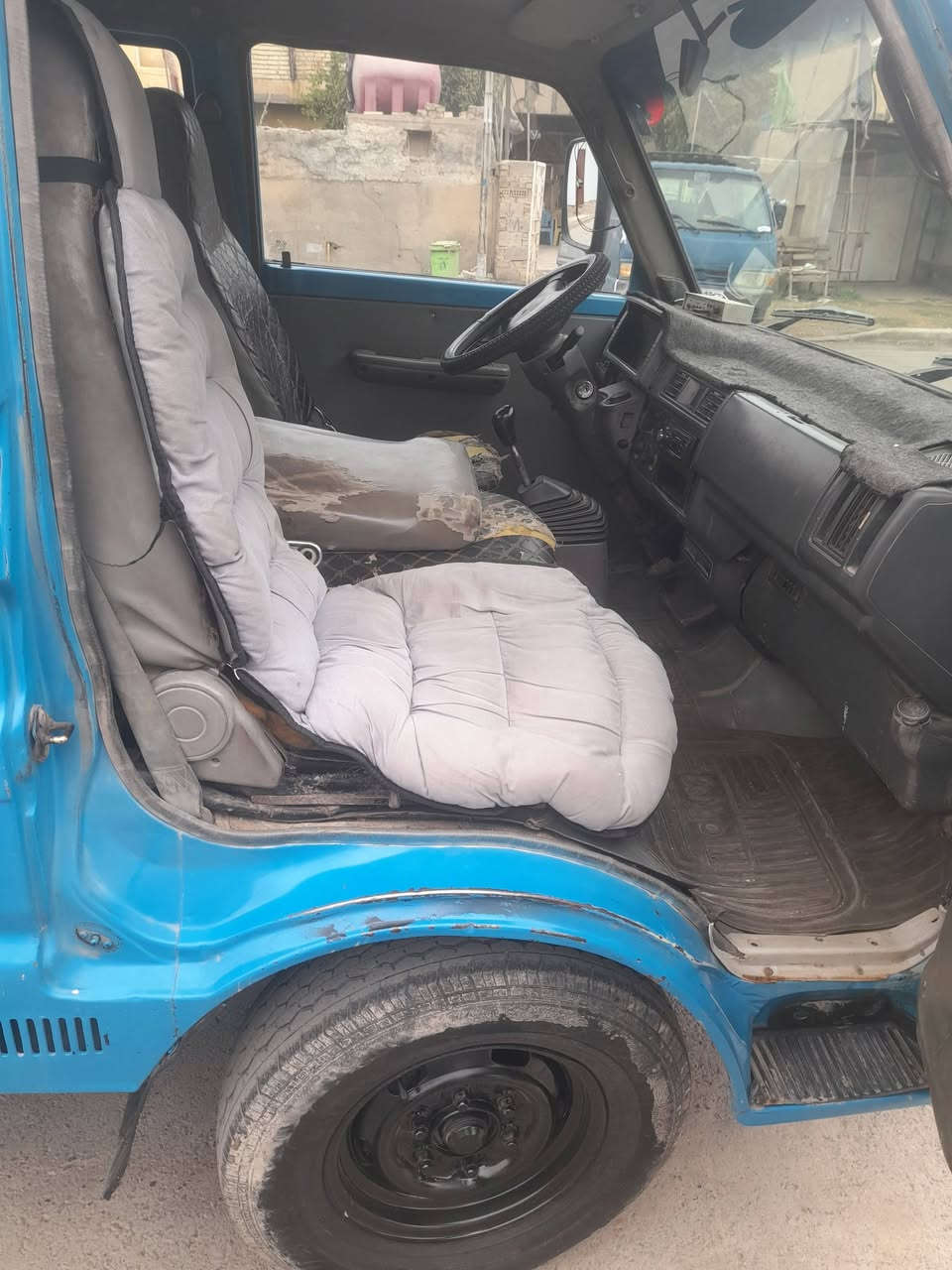 سلام عليكم. سيارة موديل١٩٩٥ سنوية بسمي رقم نكليزي رقم شاصي بلادي واضح جدن جدن بليته موجدة بلاديه .ملاحظة بياع شراي مابيعلة جناي ابيع مكاتبة مرورية السعر ٦٠مجال حق جية المؤشراي لايتصل ***********
