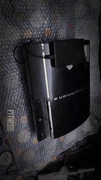 عندي بلي 4 و3 تفاصيل جوة 👇🏽....   بلي ٣ مهكر يجي ويا كامل ملحقاته ويا ...