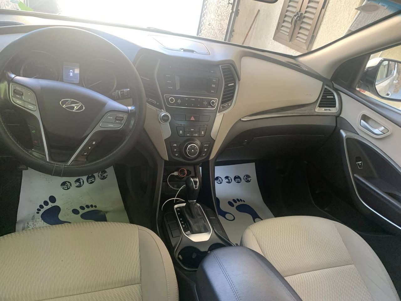 سنتافيا ٢٠١٧ خليجي مكفولة من الصبغ والتبديل
والبارد والشخط جديدة بمعنى الكلمة ماشية ١٢٨ الف كيلو 
محرك ٤ سلندر دوش ٢٤٠٠ 
مواصفات 
بنوراما
تحكمات ستيرن
حساس خلفي 
٣ قطع تبريد 
٧ راكب 
المكان بغداد الكاظمية 
الموبايل ***********
