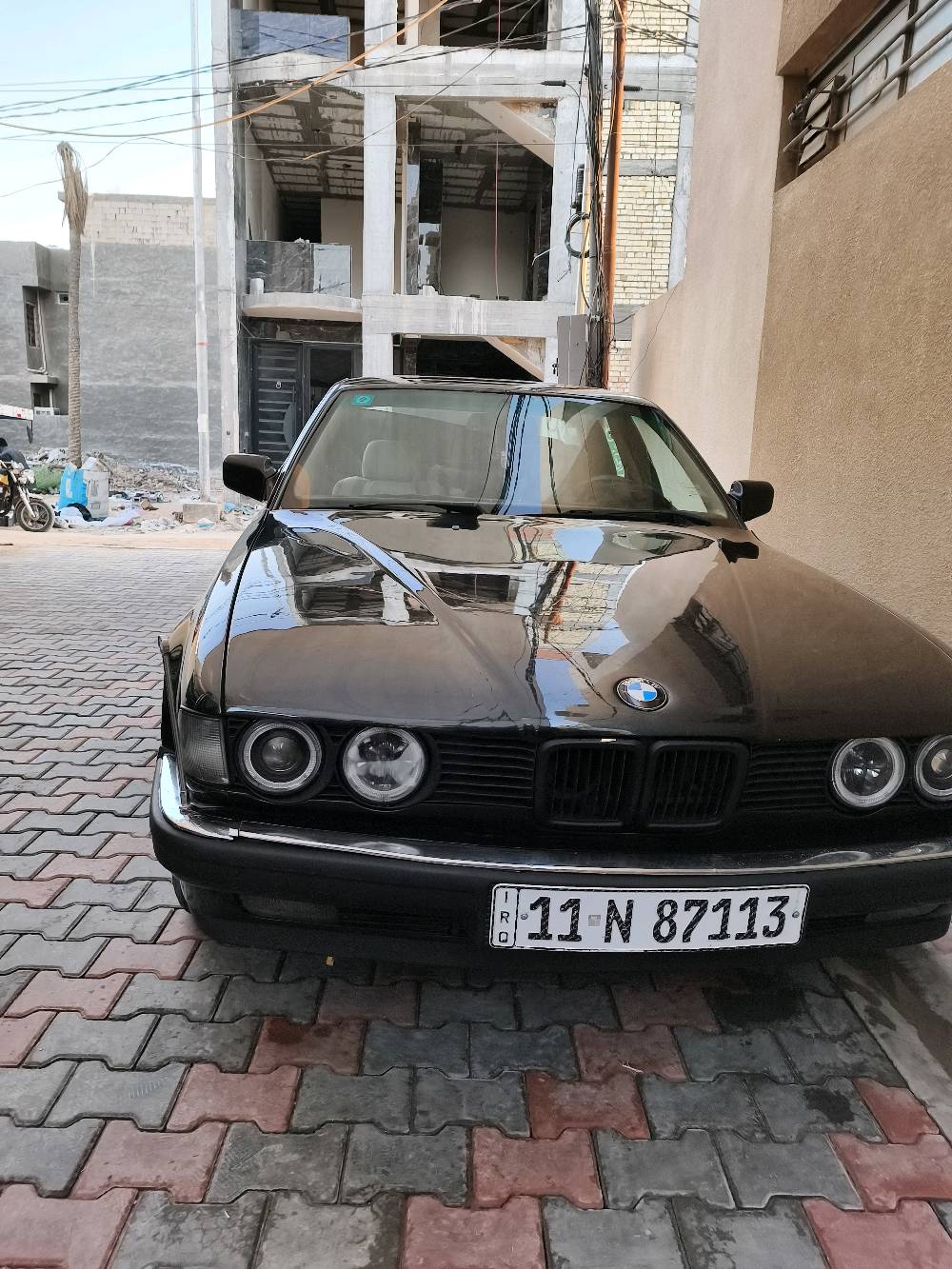 بي أم 735i
موديل 92
 محرك 6سلندر
كير اوتو  
فتحة سقف 
جامات اوتو 
مازدات صليب  
رقم بسمي  جديد 
سنويه 31 
هزة جديدة 
تبريد شغال ثلج 
صبغ عام فرن جماليه 
 بدون ضربه 
نقصها فقط الدواسات جوة الباب  
سيارة حلوة بشكل على ايد وحدة ومتعوب عليها  
للبيع او مراوس حسب الرغبه  مكانها بغداد الزعفرانيه 
رقم تلفون ***********
ممكن توضح أكثر شنو مواصفات البي إم بالضبط: 735i أصلي لو بيها تبديل بالمكينة/القير، وشكد الممشى تقريبا؟: 
اصلي 
السنوية والسنوية مال الرخصة/الأوراق كلها مكتملة؟ وهل السيارة باسمك وجاهزة للمعاملة؟: 
سيارة بسمي 
من ناحية الداخل، شنو الحالة بالتحديد؟ بيها شغل ناقص غير الدواسات جوة الباب، مثل التبليت/الكلبسات/الجلد أو الأزرار؟: 
كامله 
هل بيها أي ملاحظات ميكانيك أو كهرباء غير التبريد، مثل الدنك، الجامات، الفتحة، أو أي تهريب زيت/ماء؟: 
لا 
إذا تريد، شنو آخر سعر أو شنو تقبل بالمراوس بالضبط؟: 
حسب الرغبه  سعر 62 وقابل التفاوض 
