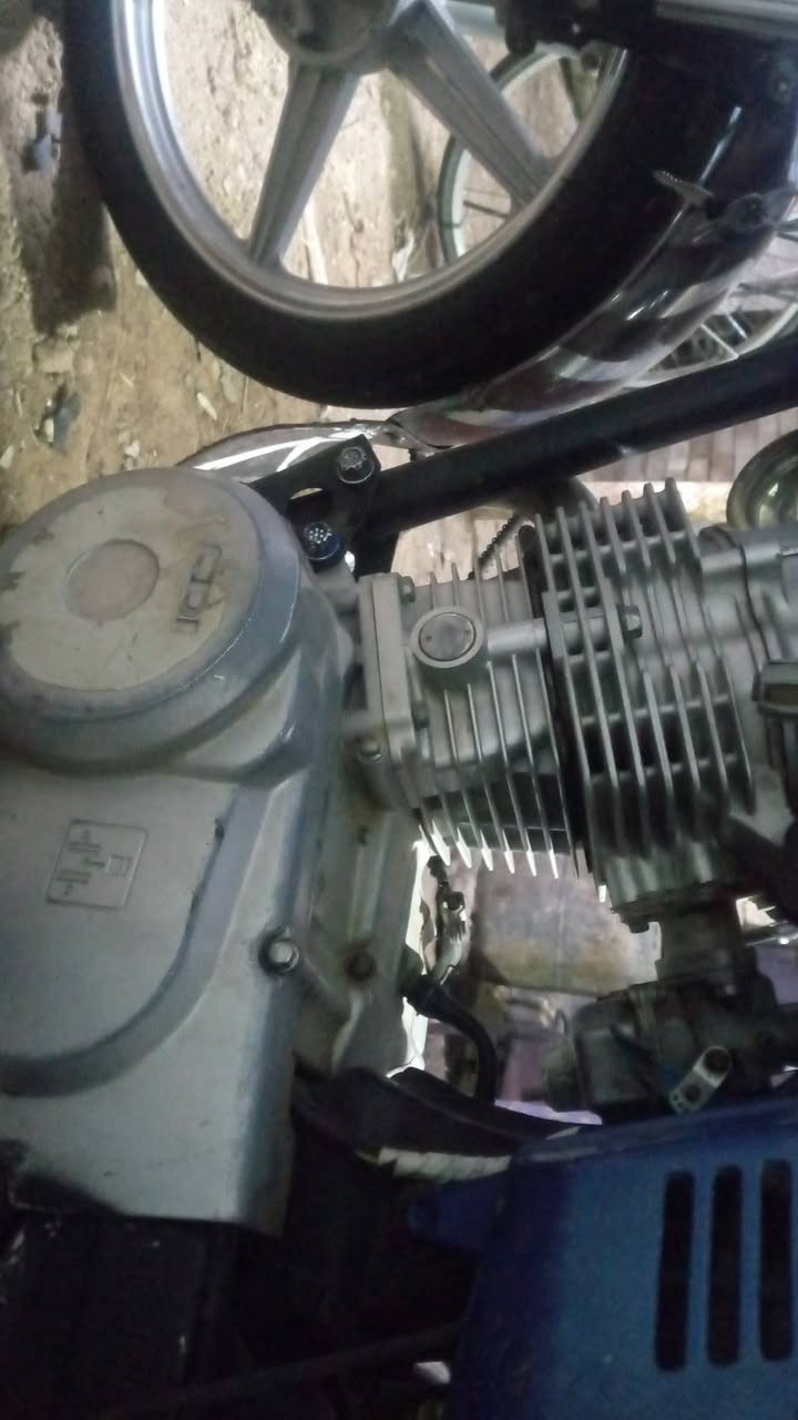 السلام عليكم. عندي مكينه. مال اربعه كير.  نامه  للبيع.   بس.  بيه كرنك  عطلان يعني روله.  وبقيت امشي. بيه حد ما طفت.  رايده.ب 40وبيه مجال


**إذا كنت صاحب هذا الإعلان وتريد حذفه لأي سبب، رجاءا أرسل رسالة إلى الدعم الفني**