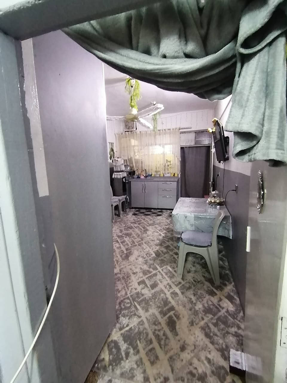 بيع مستعجل (السعر ١٥٠ قفل)
دار (يصلح للسكن او للاستثمار) بي درج خارجي وداخلي
الموقع : حي السكر فرع صبة 
المساحة : 150 متر
الواجهة : 7.5متر
الأتجاه : غروب
عرض الشارع 8 متر
ط1 كراج مطبخ استقبال هول وغرفة وصحيات
ط2 غرفتين وهول ومطبخ وصحيات
ط3 غرفتين وهول وصحيات
سند حديث المكاتبة مع الشرعي
للاستفسار
***********
***********نستقبل طلباتكم العقارية بيع شراء ايجار
