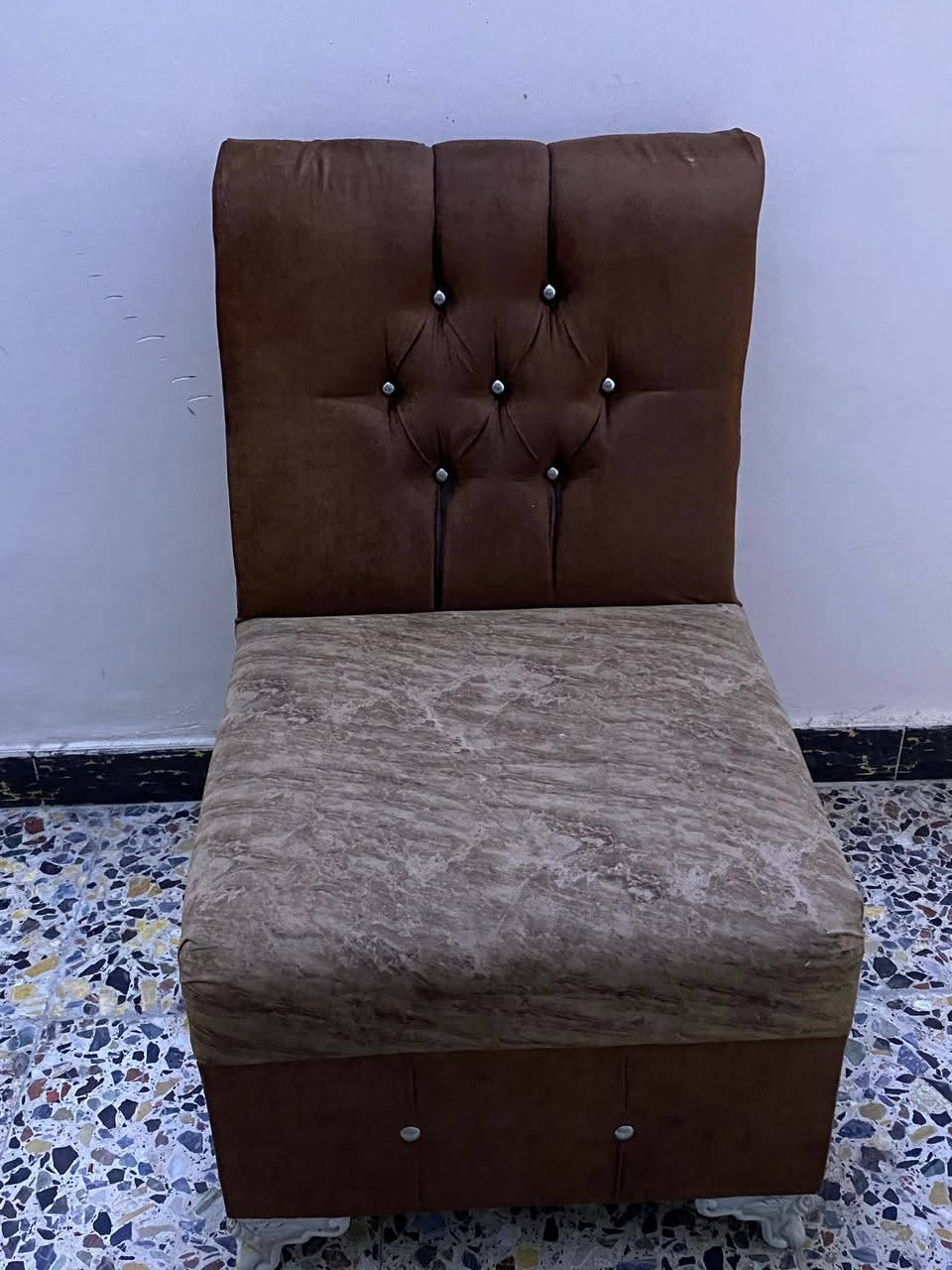 تخم نظيف للبيع وكراسي مطبخ ثنين السعر كلهن ب 90  الف
للتواصل ***********
