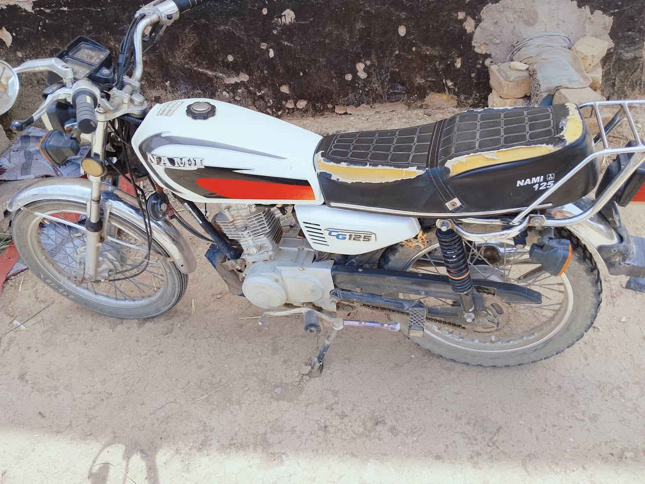 السلام عليكم دراجه نامه مديل 20 للبيع كهربائيات كله شغاله نضيفه اصوليه ثاني يوم احوله باسمك مكفول عن سرقه وكلشي السعر 650 وبيه مجال مكاني دوانيه للاستفسار ***********
