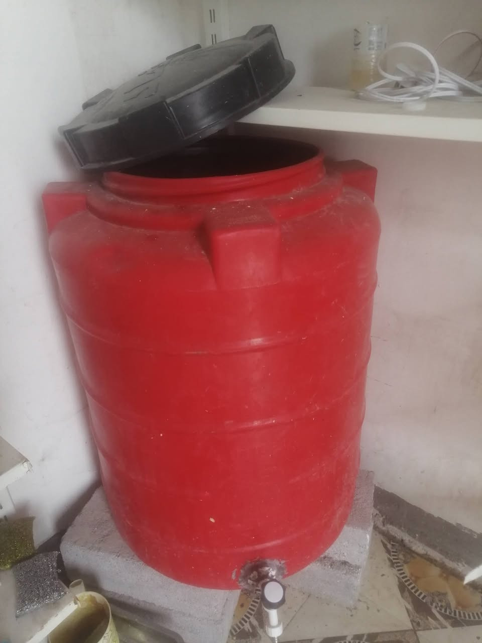 غراض مطعم جام خانه وميز فلافل وقنينة وثرامة ومقطورة وتساب ***********
