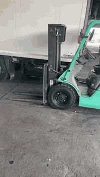 السلام عليكم للبيع رافعة شوكية ميتسوبيشي 2.5 طن موديل 2009حركتين دخولية إلى العراق 2024   العنوان بغداد علوة الرشيد للأستفسار على الرقم التالي ***********
