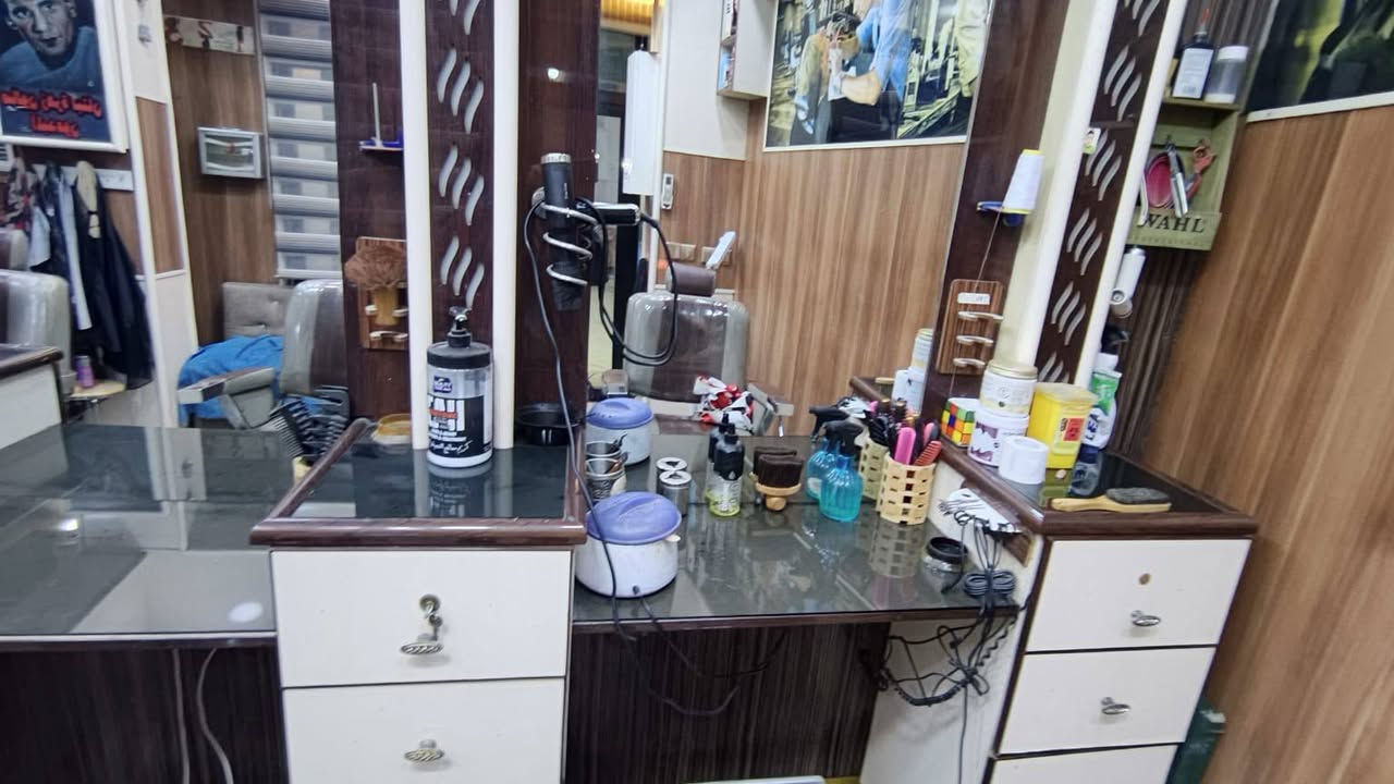 سلام عليكم ورحمه الله وبركاته ميز حلاقه رجالي للبيع كامل متكامل مكان ديالى بعقوبه  ***********
