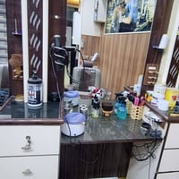 ميز حلاقة رجالي • كامل • بعقوبه ديالى