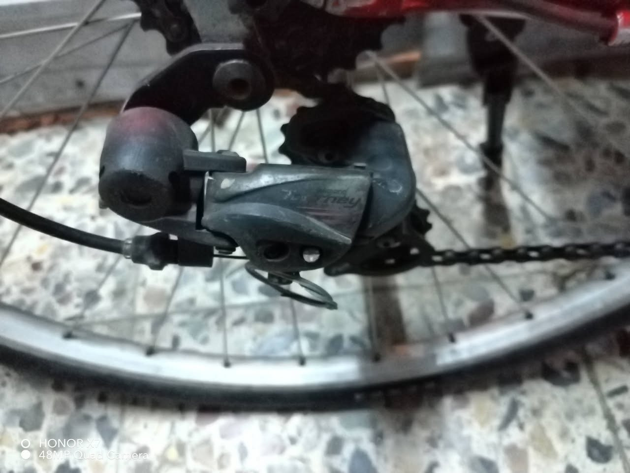 باسكل رود كلاسك حجمه اطار( c700 (28 *32 قياسه فريم xs ٤٨ المنيوم
سيتم بريكات تاكيترو يدات و طواكه
سيستم شيمانو تورني عكرب و نقال و صينيه حجم صينيه( ٥١ و ٣٤ ) سن 
مكينه خلفيه ٧ نمر شيمانو
كامل مكمل مناقصي شي
اطارات كيندا الاصليه جديد
وزنه خفيف سعره ١٥٠ الف مكان حي العامل بغداد ***********
