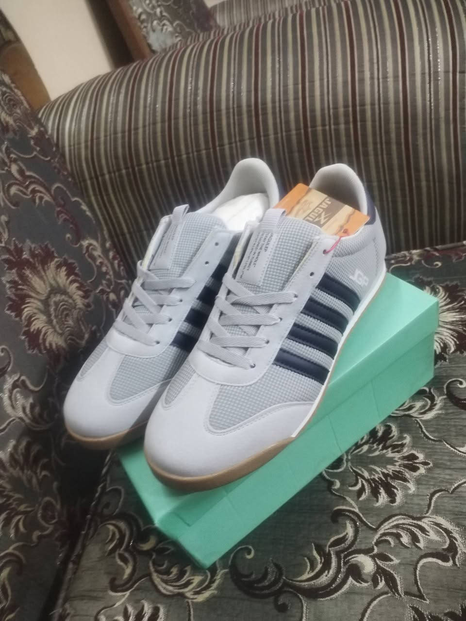 سلام عليكم ورحمة الله وبركاتة
عرض خاص احذي للبيع رجالي ونسائي للتواصل على الرقم *********** يوجد توصيل كركوك فقط السعر ٨٠٠٠ الف دينا فقط
