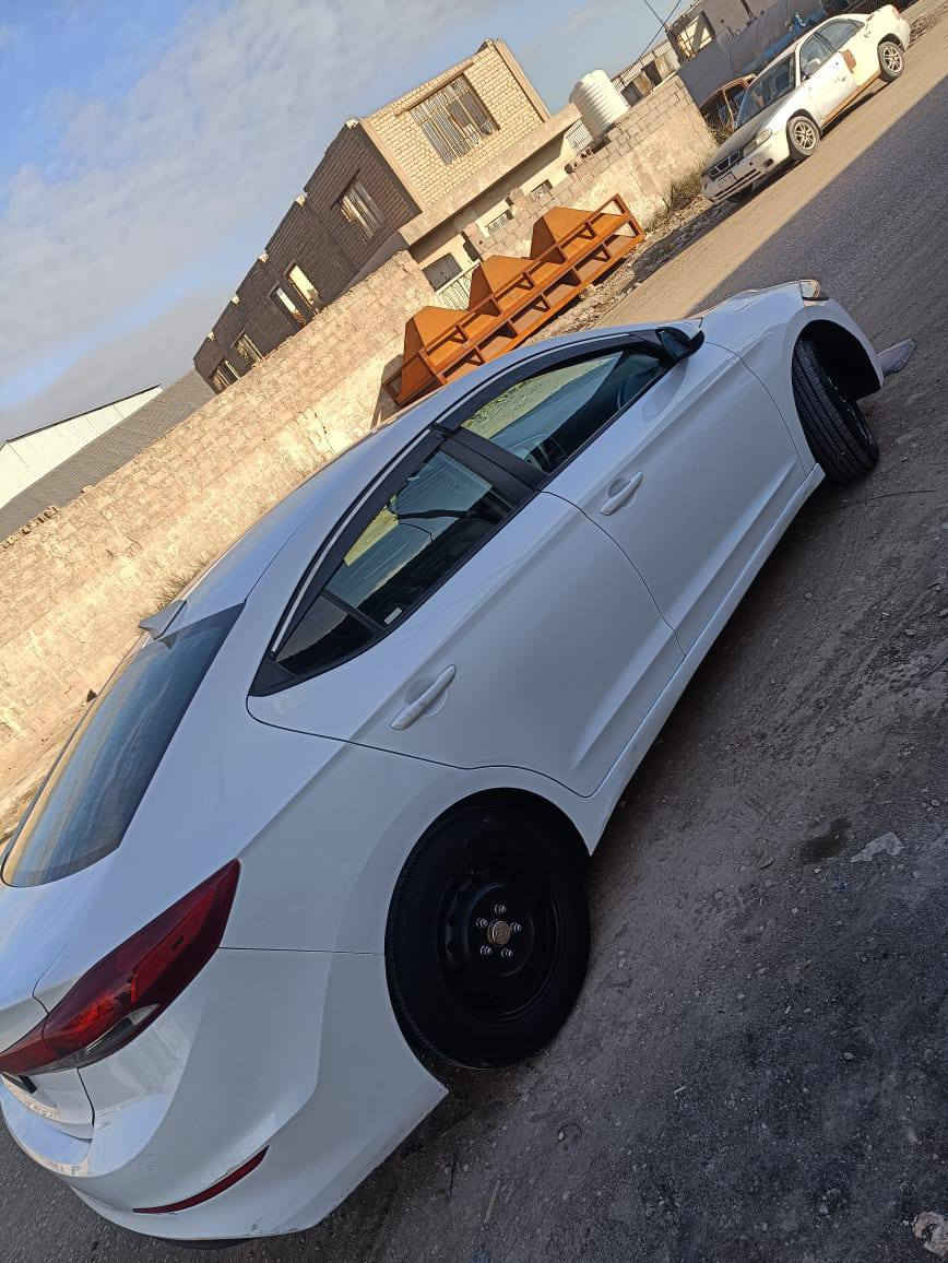 السلام عليكم ورحمه من رخصة الادمن سياره هونداي النترا موديل 2017 رقم اربيل دولي سنويه للا27 السيارة وأرد امريكي السيارة حادثه فقط جاملغ امامي مصبوغ ليبل واحد السيارة كير ومكينه وحداديه وتخم تاير وتبريد وتدفئة دواخل جديده خير من الله السيارة جاهزه مناقصة اي شي 
السيارة معروضة119 وبيه مجال بسيط 
فقط الاتصال على هذا الرقم 
***********
