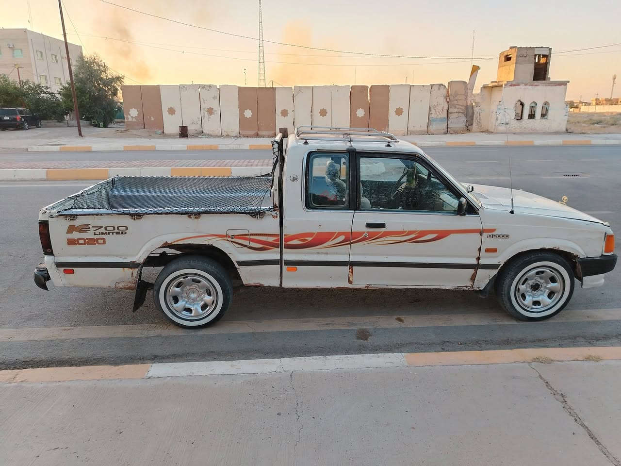 مازدا بيكب قمارة وربع موديل ١٩٨٨ فحص صلاح الدين كير محرك صدر تايرات كهربائيات شرط ب ٢٧ ورقة شغالة وجاهزة مكان السيارة تكريت ***********.
