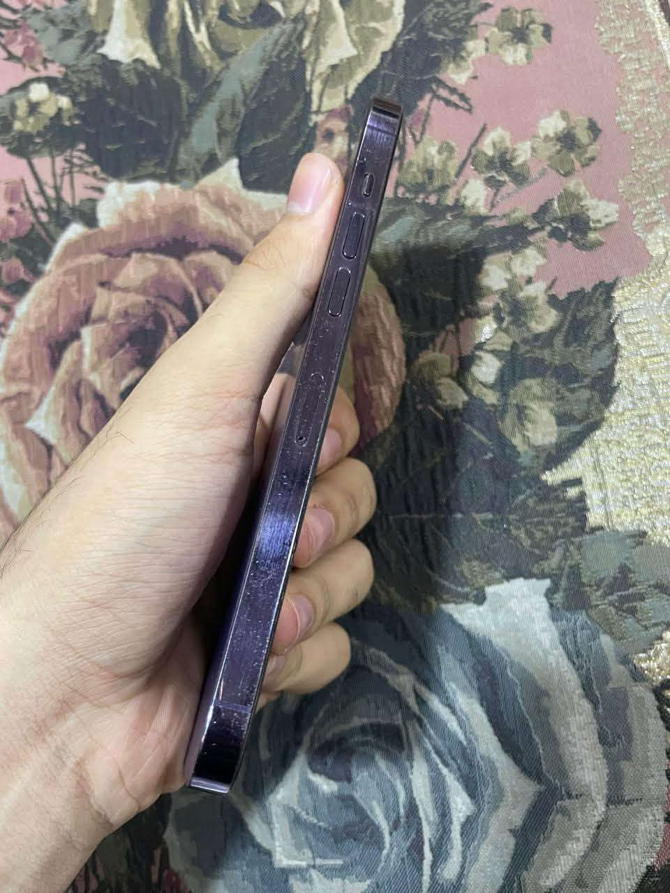 ايفون 14 برو ماكس عربي شرق اوسط جهاز نضيف وما مستبدل بي شي بطاريه 84 ذاكره 256 سعر 900 ماكني بصره قبله رقم ***********
