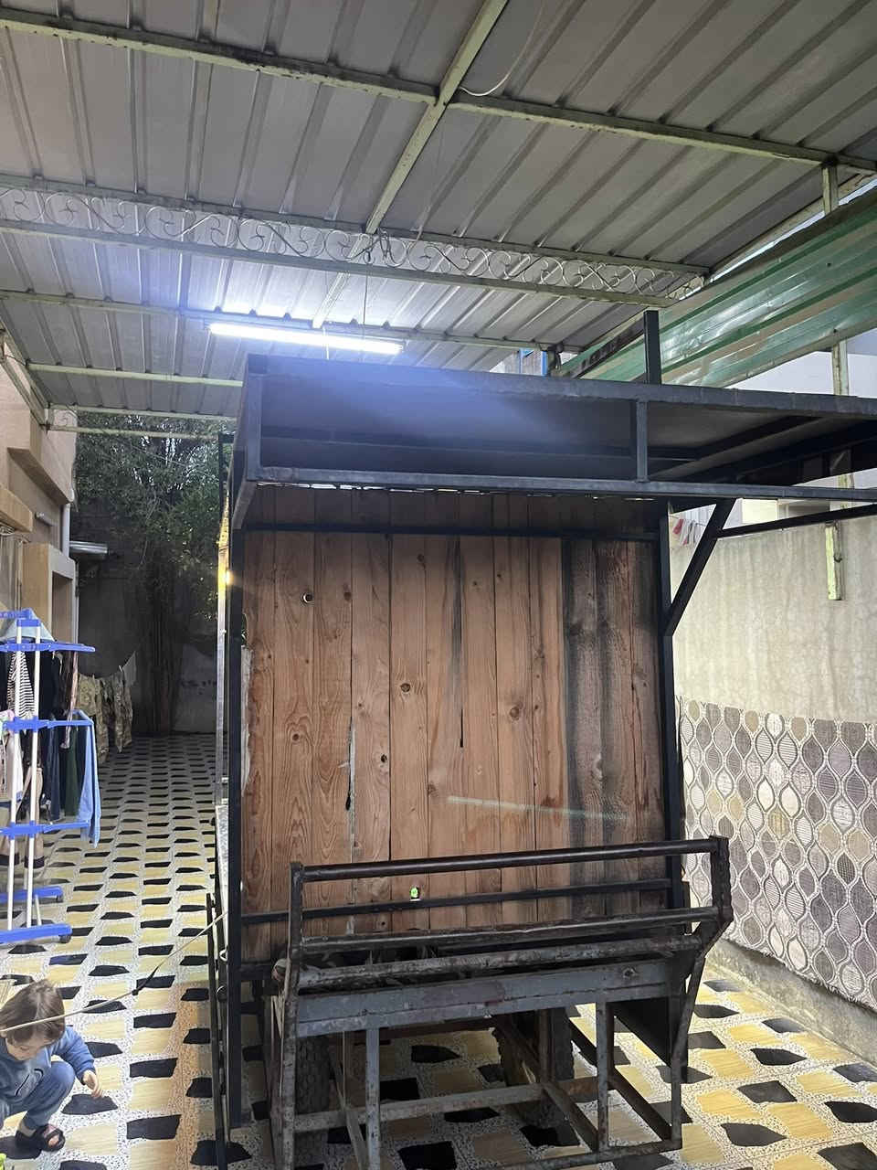 عاربانەی لەفە بۆفرۆشتن تونو تۆلە جوار دەرگای هەیەیە دائەخریتو ئەکریتەوە  بۆ سەر ماتۆریش ئەبیت 
عربانة لفات لبيع ترهم للفات 
***********
