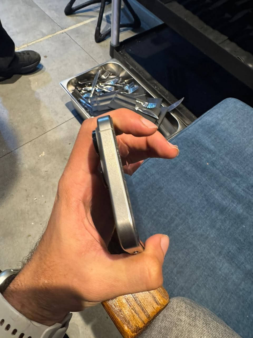 من رخصة الادمن
سلام عليكم ايفون 15pro max للبيع او مراوس ب 16 برو ماكس مع فرق 
الجهاز نضيف مابي شخط ضمان وكالة ماستر بطارية 89 متصرف شحن تكفيك يوم كامل ذاكرة 256
الجهاز شرق اوسط 
السعر 1000 وقابل للتفاوض 
للاتصال او واتساب +964 777 566 2352 مكاني بغداد الحرية


**إذا كنت صاحب هذا الإعلان وتريد حذفه لأي سبب، رجاءا أرسل رسالة إلى الدعم الفني**