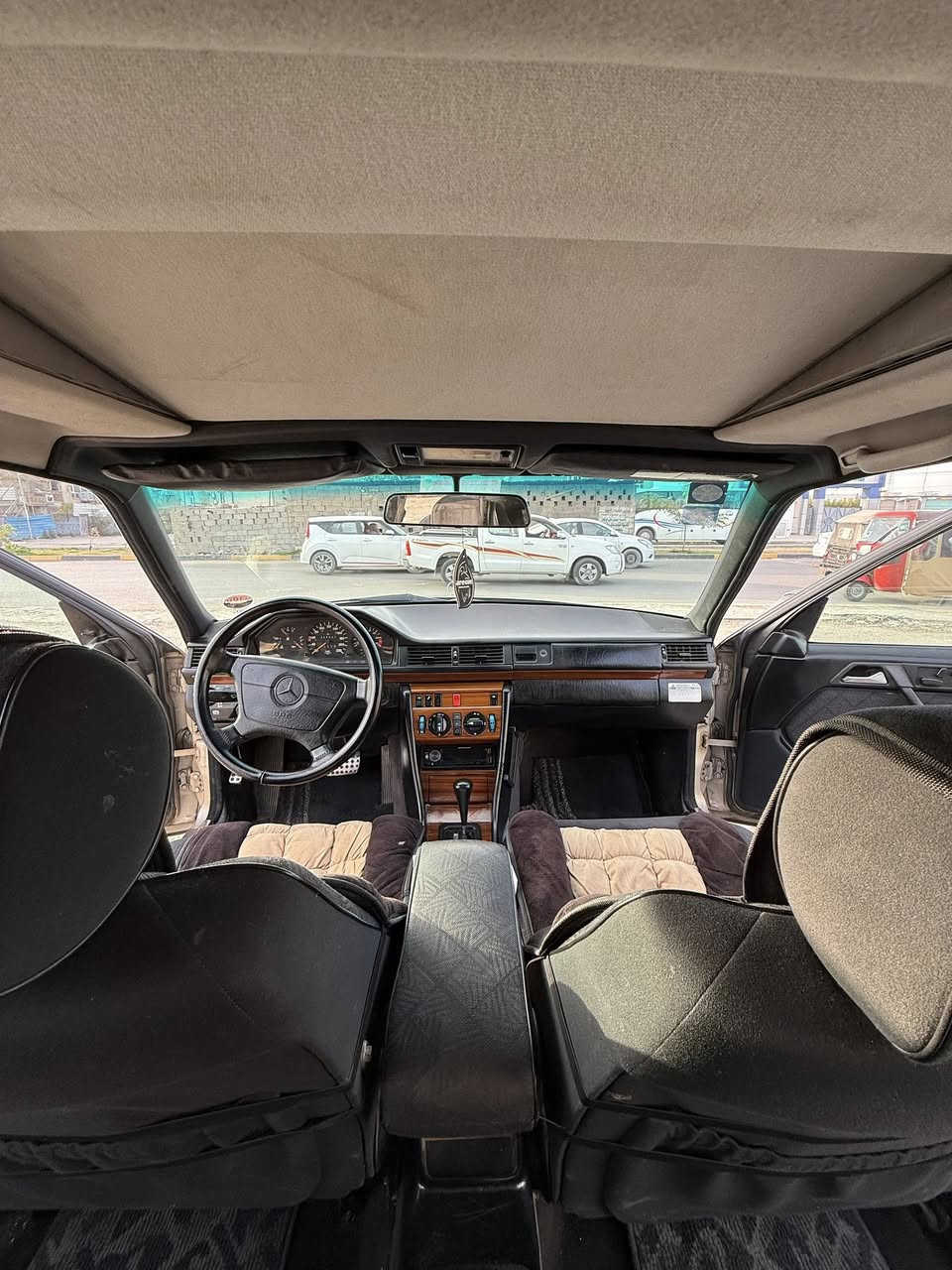 السلام عليكم مارسيدس دب 87 محدثة 93  محرك بطة جديد محرك وكير مكفولات صبغ عام جمالية تبريد شغال ثلج كشنات كهرباء تحكم ستيرن السياره كامله وجديده صدر جديد                                                           مكاني بغداد رصافة                                                              ***********
78$ وبيها مجال بسيط
