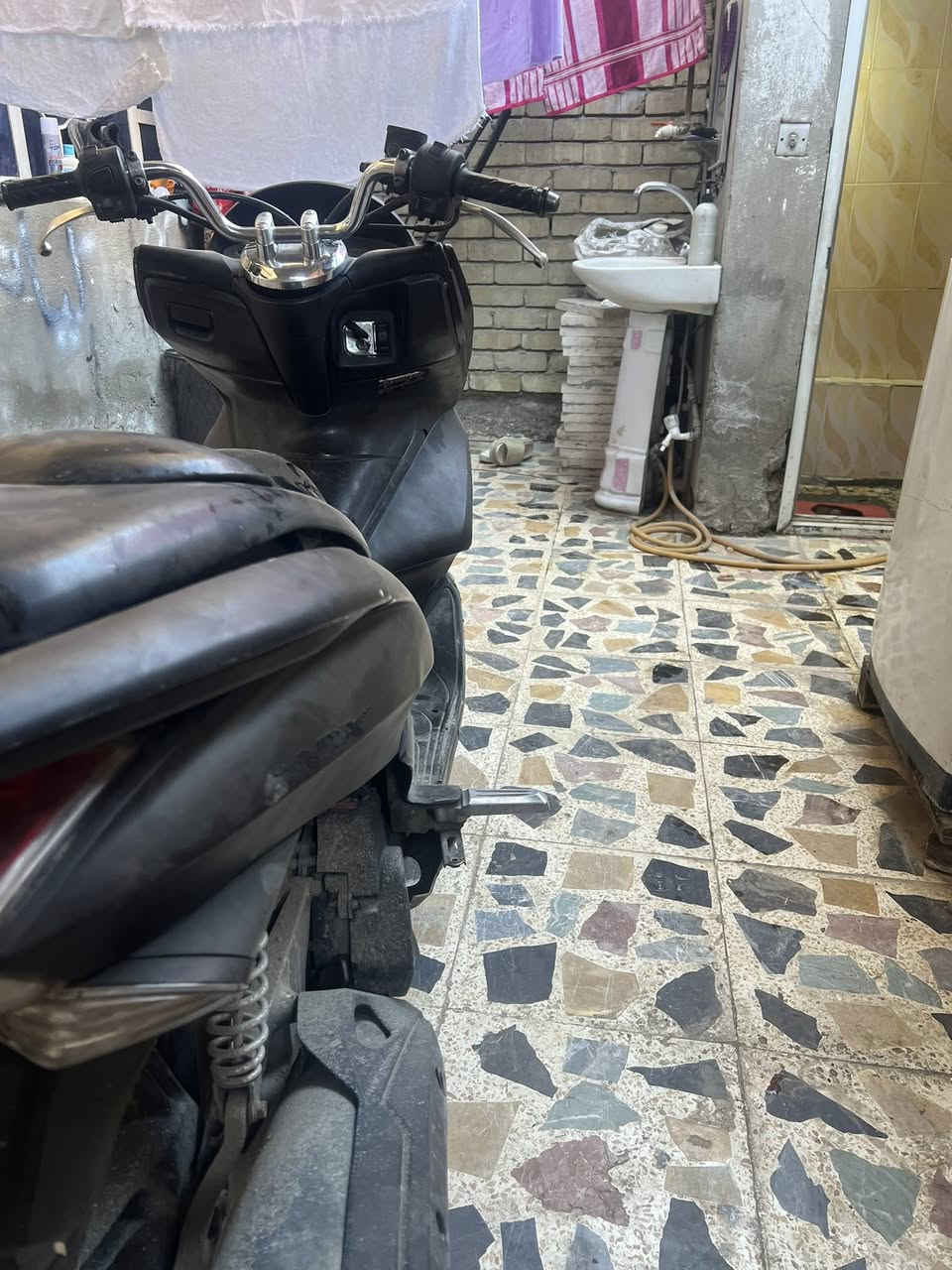 سلام عليكم بسي اكس مكفوله مامفتوحه ونعامه مكينه لا تبخير لاتنقيص لافشكه  بس دراجه متروكه وشغاله بس بيه خمده خفيفه مال نوزل كهربائياته شغاله سعر ٧٠٠مدينه الصدر ***********
