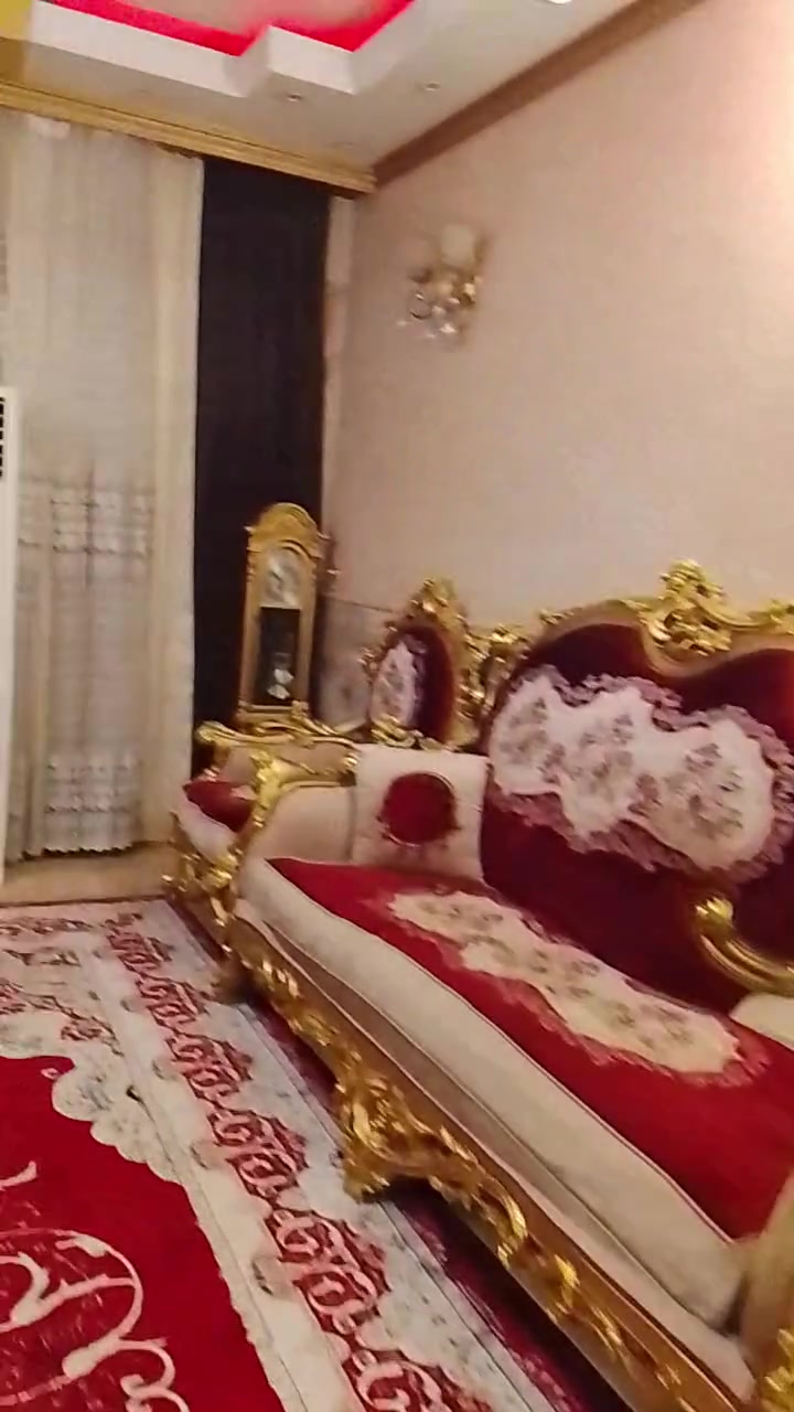 السلام عليكم تخم ملكي للبيع استخدام جدا قليل خمس مقاعد سعره 3 ملايين وبي مجال بسيط رقم الهاتف ***********
