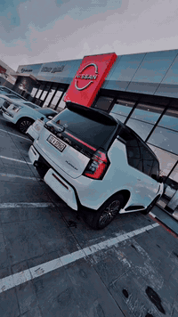 السلام عليكم 
للبيع 
نيسان باترول بلاتينيوم 2025 
بعدها بالضمان 
مغلفه ppf 
ومغلف القماره اسود ppf مسويها تو كلر 
السياره فول مواصفات 
معروفه مواصفات البلاتينيوم 
داخل احمر 
رقم اربيل 
مضلله بالسنويه 
ضمان شركه السور نيسان 
ماشيه 8 الاف فقط 
العنوان زيونه 
***********
