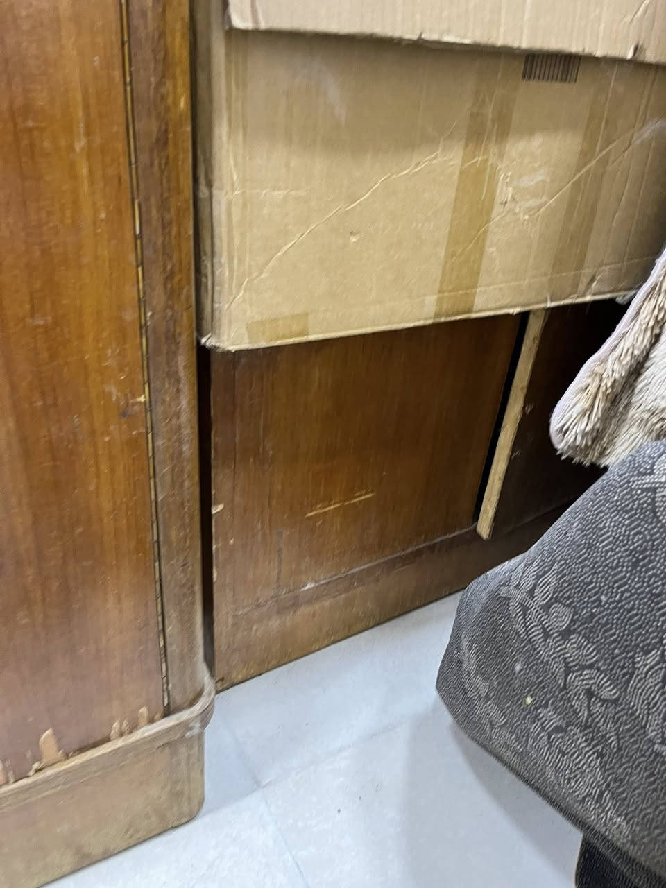 كنتور ٦ ابواب طابقين صاج تزگام السعر ٤٥٠ 
زاوية صاج بيها بوفية سعرها ٣٠ الاف


**إذا كنت صاحب هذا الإعلان وتريد حذفه لأي سبب، رجاءا أرسل رسالة إلى الدعم الفني**