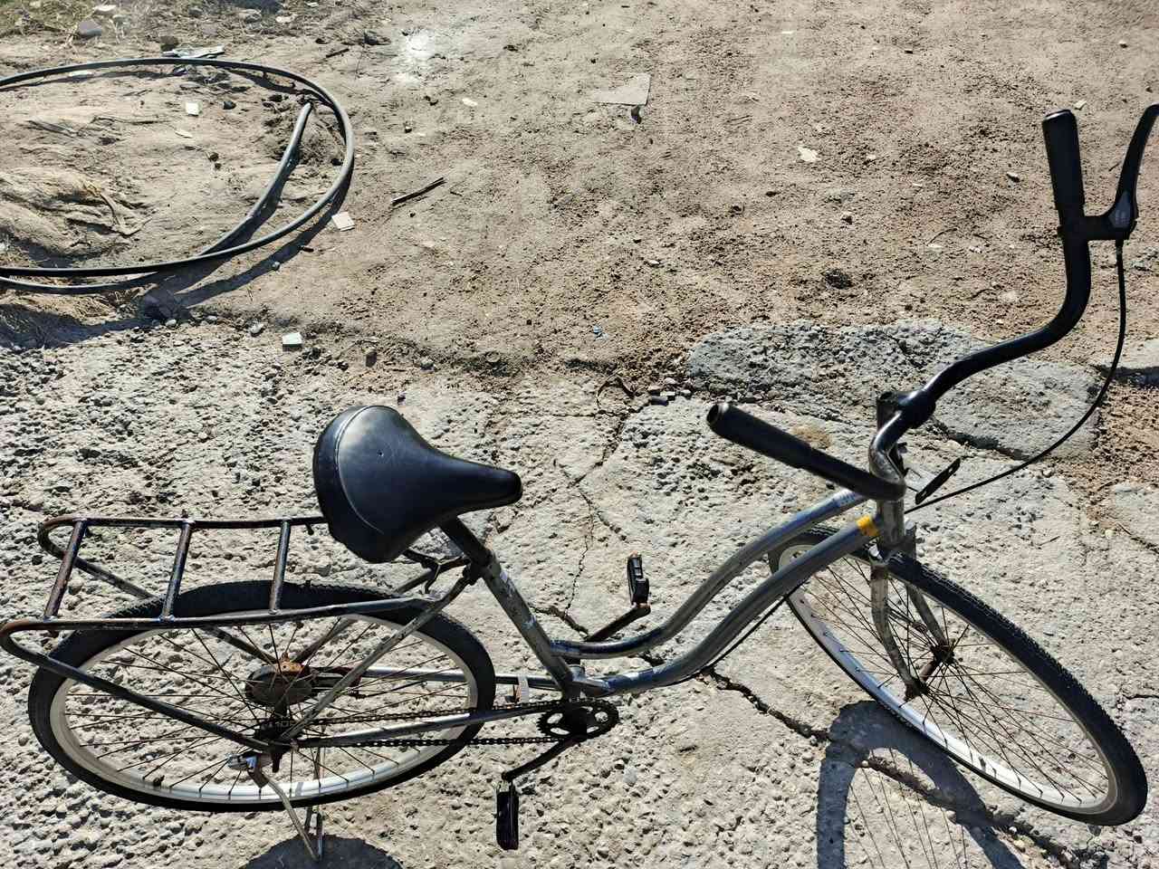 سلام عليكم شباب للبيع باسكل بناتي بطه حجم 26السعر55بي مجال بسيط مكاني ناصريه مركز الاسكان الصناعي راسلني ما سنحر واتساب *********** رقمي
