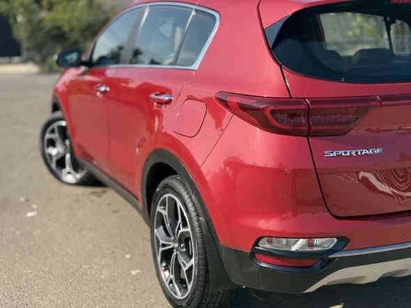 كيا سبورتج 2020 GT-LINE خليجي 
موصفات 1/1 اعلى شي الجيتي لاين 
رقم بغداد بسمي  
بانوراما محرك 200
بصمه
ترحيب
كشنات جلد
ستيرن تدفئه
كشنات كهرباء
اوتو هولد
انظمه قيادة
حساسات 360 
رادارات 
توقف ذاتة
هاند بريك بصمه 
داخل لونين
قطعتين تبريد 
شفتات ستيرن
مري شفط
بجم LED كامل
عدساك 360 
فول تحكمات ستيرن 
شاحن واير ليس
صندوق كهرباء
وبعد بيها هوايه 
سياره بيه صبغ بلباب وجاملغ الخلفي شي بسط بدون دواخل بدون كلشي

مكاني بغداد حي الجهاد
الشراي يتصل وميصير اله كل خير 

رقم ***********
