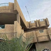 منطقة الرئاسة • ٣٠٠م • ٥ غرف نوم