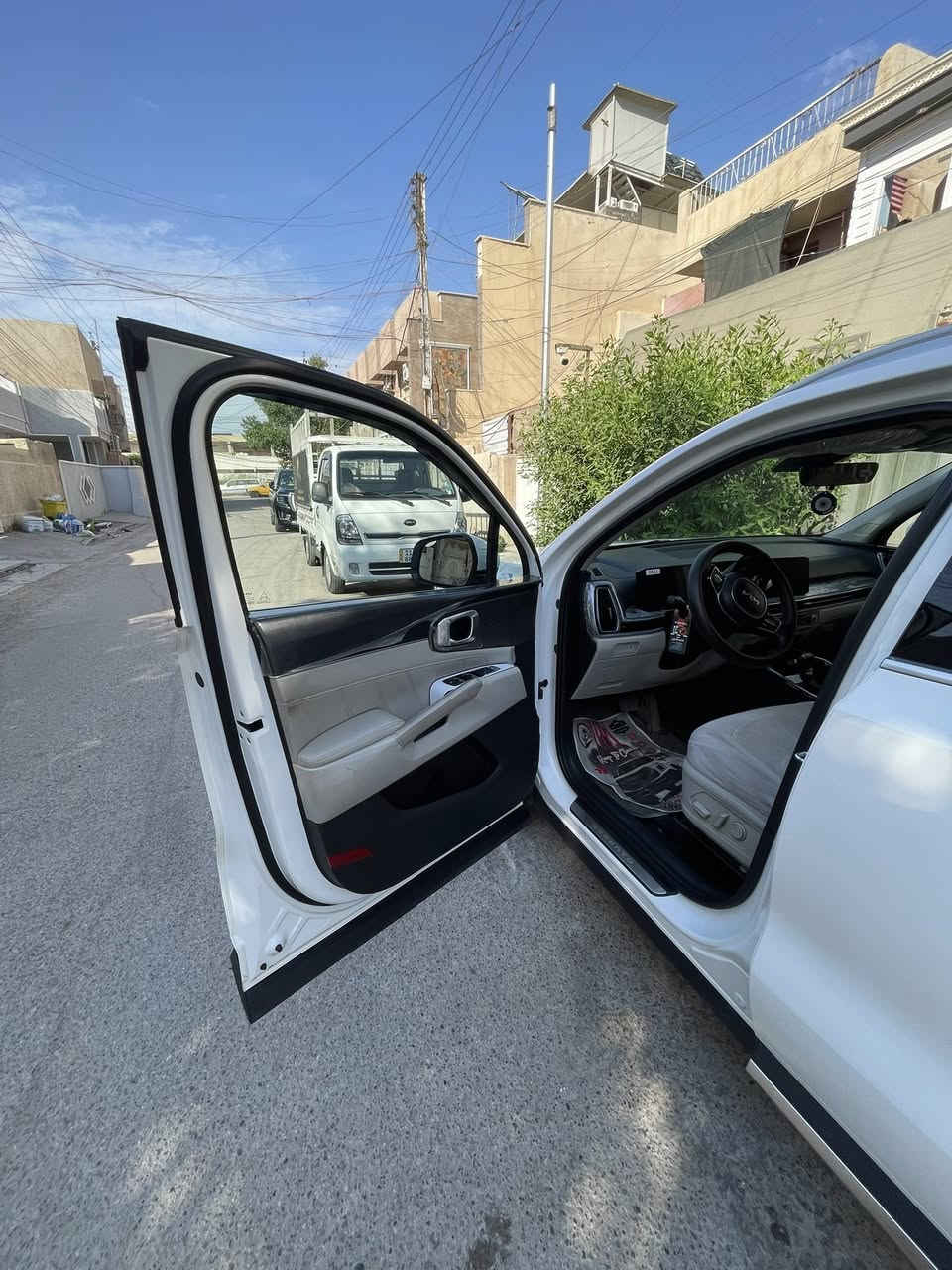 السلام عليكم للبيع سورنتو 2024 باسمي شرط التحويل رقم جديد نص فول  محرك 2500دوش  السياره مكفوله كفالة عامه للاستفسار *********** مهندس علي السياره في منطقه البنوك  وأسف على الاطاله السعر 255

