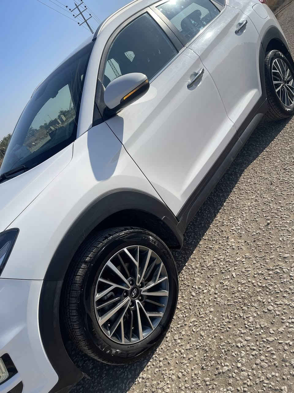 السلام عليكم 
للبيع توسان خليجي شركه الكاصد 2020 رقم بابل بسمي مكفوله من كلشي كير محرك شرط مامفتوح حداديه صدر تخم تاير جديد.
مواصفات 
بصمه تشغيل بصمه أبواب 
حساس امامي 
مري شفط 
خمس عدسات 
كشنات جلد كهربائي 
ماشيه 64
مكان بابل الحله الاستفسار عن السعر 
***********
