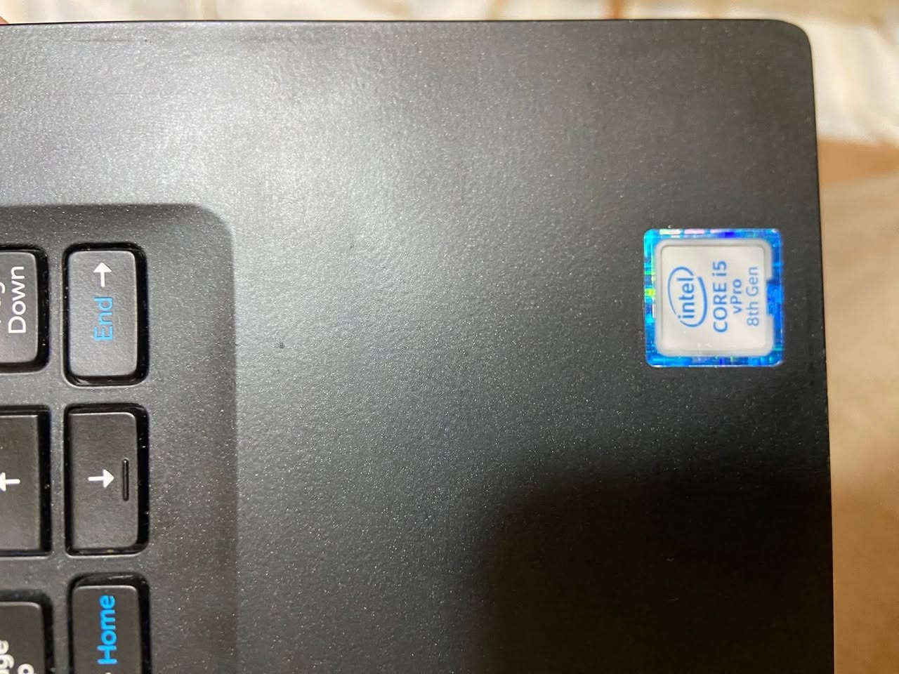 Dell Latitude 7490

 • المعالج: Intel Core i5-8350U (لغاية 3.6GHz)

 • الذاكرة (RAM): 8GB DDR4

 • التخزين: SSD سعة 100GB

 • كارت الشاشة: Intel UHD Graphics 620

 • الشاشة: 14” Full HD

 • النظام: Windows 10


**إذا كنت صاحب هذا الإعلان وتريد حذفه لأي سبب، رجاءا أرسل رسالة إلى الدعم الفني**