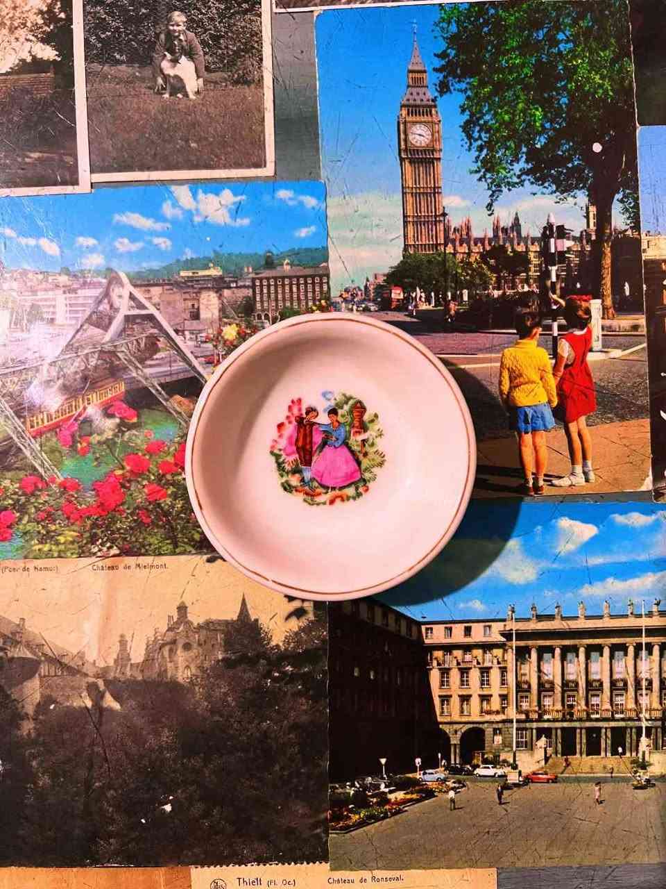 Vintage "Romeo & Juliet" Miniature Plates (5 cm)
​Size: 5 cm
​Options:Available as a set or sold individually.
​Condition: Excellent Vintage Condition, No Chips, Cracks, or Flaws.
​📸 Please review the photos carefully as they form part of the description.
📦 Shipping Available to all governorates.
✉️ For price and serious inquiries: Please feel free to send a direct message (DM). الاسكندرية, مصر


**إذا كنت صاحب هذا الإعلان وتريد حذفه لأي سبب، رجاءا أرسل رسالة إلى الدعم الفني**
