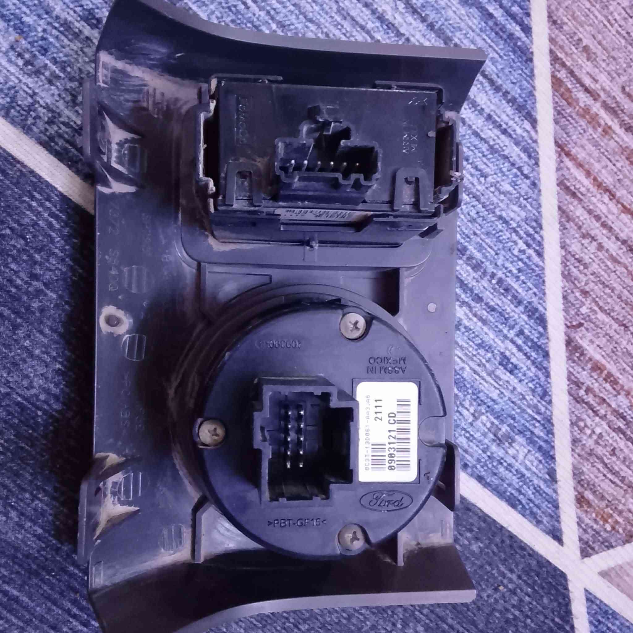 سلام عليكم يده مال لايت ثنين لبيع نضيفات الله شاهد بعدهن جديدات رايدهن 25وبيهن مجال  قليل مكاني بغداد *********** اتصل وخادم اني
