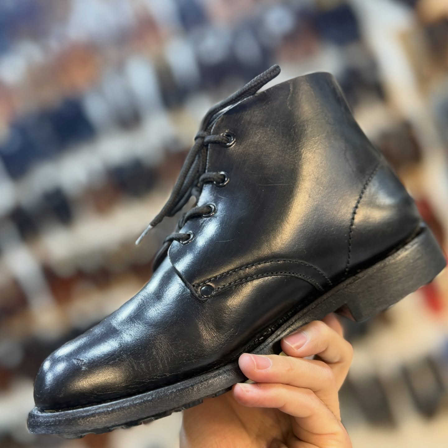 بوت رجالي جلد أصلي 100%
تصميم كلاسيك راقي يناسب البدلات واللبس الرسمي 👞

🔹 نظافة فول
🔹 جلد طبيعي قوي ومريح
🔹 ستايل أنيق يطلع هيبة باللبس

📏 القياس: 40
📦 قطعة وحدة فقط (ما يتكرر)

🔥 مناسب للعيد وللطلعات الرسمية

🚚 توصيل متوفر

اللي يلحقه يلحقه لأن القطعة وحدة بس
كلاسيك
#ستايل_رجالي
#احذية_العراق
#كركوك
#عرض_العيد
#موضة_رجالية


**إذا كنت صاحب هذا الإعلان وتريد حذفه لأي سبب، رجاءا أرسل رسالة إلى الدعم الفني**