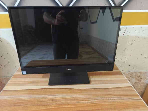 📢 عرض خاص – شاشة لمس All in One من Dell
الكيس والشاشة بجهاز واحد أنيق، يقلل الأسلاك ويجعل المكان منظم ومرتب ✨
🌟 عرض خاص – آخر القطع المتوفرة! 🌟
💰 السعر: 495 ألف دينار فقط

All in One الشاشة لمس  
💻 DELL OptiPlex 5260 – الجيل الثامن

---
🔹 المواصفات:
• 🖥️ المعالج: Intel Core i5-8500 – الجيل الثامن
• 🧠 الرام: 16GB DDR4
• 💾 التخزين: SSD 256GB
• 🖱️ الشاشة: 21.5 بوصة Touch Screen لمس
• 🎨 كرت الشاشة: Intel UHD Graphics 630
• 🪟 النظام: Windows 11 Pro أصلي ومفعّل رسميًا
• ✨ الحالة: نظافة ممتازة جدًا
• 🛡️ الضمان: استبدال لمدة أسبوع

---
🔌 المنافذ (Ports):
• 🔹 6 × USB (منها 2 × USB 3.1 لنقل البيانات بسرعة)
• 🔹 HDMI In & Out (لعرض أو إدخال الصورة من جهاز آخر)
• 🔹 LAN (لربط الإنترنت السلكي)
• 🔹 مدخل سماعة ومايك 3.5mm
• 🔹 قارئ ذاكرة SD Card
• 🔹 DisplayPort

---
⚙️ الاستخدامات:
✅ مثالي للطلاب والموظفين والأعمال المكتبية
✅ التصميم الخفيف والمونتاج البسيط
✅ مشاهدة الفيديوهات والتعلم عبر الإنترنت
✅ تجربة شاشة لمس مريحة وسريعة

---
🚗 يتوفر توصيل لجميع محافظات العراق
---
📞 للحجز أو الاستفسار:
📱 اتصال: ***********
📱 واتساب: ***********
