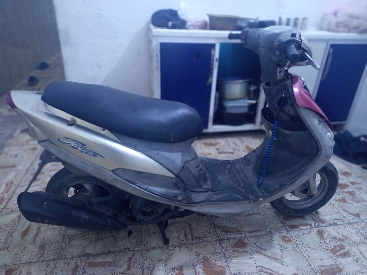 سلام عليكم دراجة ماكس منغولي للبيع بيه نقوصات قليله السعر  ٣٥٠ وبيه مجال للطيبيين المكان مدينة الصدر الرقم *********** وبيه واتساب
