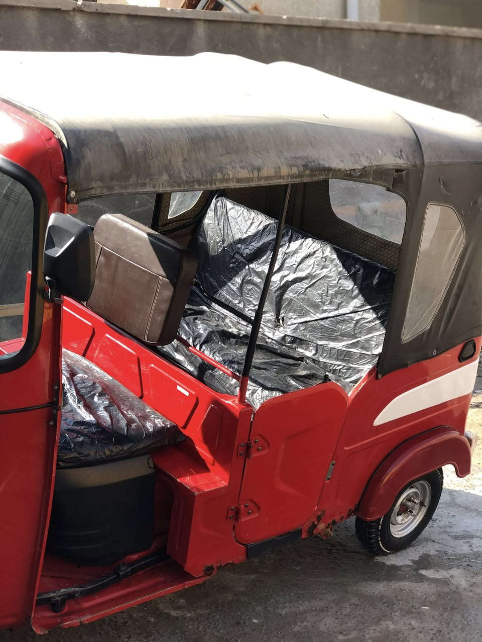 تكتك مديل 22 مفتوحة المكينه مبدله بس بوسه وزنجيل وبه معجون يم صفحت بگلايت سعر7ونص تخم تاير جديد وصاعده هزه بعد كم يوم استلم اللوحات النجليزي 
***********
