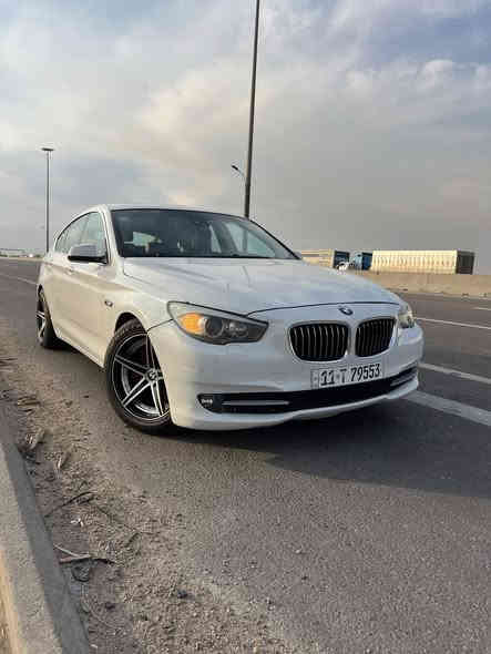 سلام عليكم البيع BMW 535
2010 
السيارة شرط احلة من الصور 
محرك حاوية 
6 سلندر 
فول VIP
يعني ماكو وراها بالمواصفات هاي اعلى شي 
مري قلاب 
خزن ميموري 
قاصة تخزين 
فول تحكم ستيرن 
فول جلد 
فول صاج
عدسات متحركة. 
السيارة معايزة ربع 
والمواصفات بعد بيها هواي بس يراد كليشة 
السيارة حيل جديدة وسنوية باسمي تحويل شرط 
السعر 130$ وبي مجال 
مكاني بغداد الكرخ 
الاتصال ***********
