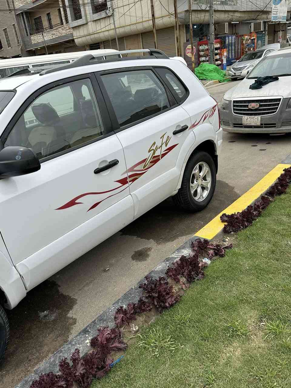 توسان خليجيه موديل2010 فول مواصفات فتحه سقف محرك2000 ماشيه170 ابي اس جامه خلفيه منفصل كير مكينه حداده تبريد تخم تاير كله جديد بيه البنيد مبدل نفس الون وصبغ ربع الجامغ الايمن فقط بدون دواخل بدون ايرباك السعر 115 وبيه مجال مكاني البلديات باسمي السياره هزه رقم كله جديد والاستفسار اتصال على ***********
