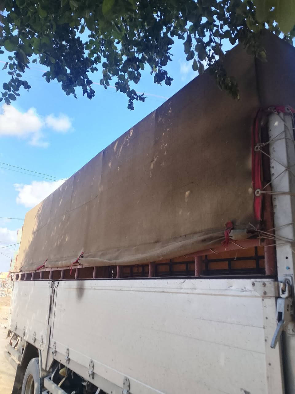 السلام عليكم يوجد سقيفه مال خضاره كامل هوه الجادر الخيمه صار شهر من شاده جديد كلش  المكان واسط صويره ***********
