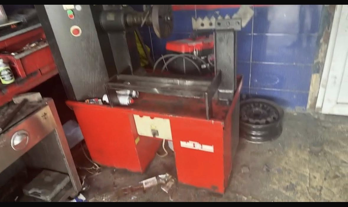 من رخصت الادمن المحترم ارجوا الموافقة على النشر جهاز تعديل ويلات هايدروليك ٣ فيز  تركي اصلي اصلي واستخدامه قليل استيرادنا الشخصي عنوان النجف ***********
