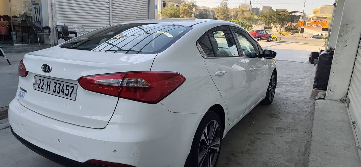 السلام عليكم
كيا سيراتو 2014 خليجي
محرك16 دووش غير مفتوح 
كير وتبريد وطخم جديد وشرط
رقم جديد سنوية وهزة وفحص جديد 2029
مواصفات 
تحكمات جهتين 
5ويل كب كروم
تكييف خلفي
كزوز رياضي
لايت LED 
بك لايت LED
اشاير مري 
مع فتح ترحيبي 
مري شفط 
ستيل يدات
بلاجكتور مع منافذ شحن 
السعر 118 
الرقم ***********
       ***********
