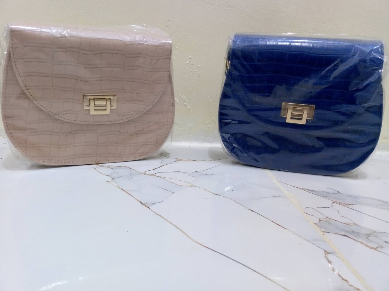 ⭕عرض خاص ⭕ ولفتره محدوده    يعلن 

كوزمتك الاميرات تخفيض هائل لجميع جنط ويوجد 

خصم لاصحاب المحلات واصحاب السناتر قبل 

العرض سعر جنطة 6 الاف بعد العرض سعر جنطة ب5 آلاف  ولفتره محدود 

توصيل مجاني داخل الخور 
للاستفسار ***********
